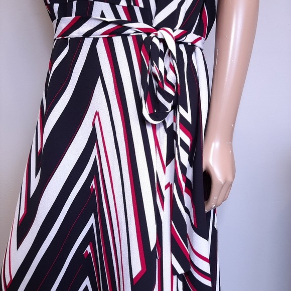 MICHEL STUDIO Chevron Striped Fit & Flare Sleeveless Dress Tie Waist Black White - Picture 7 of 16
